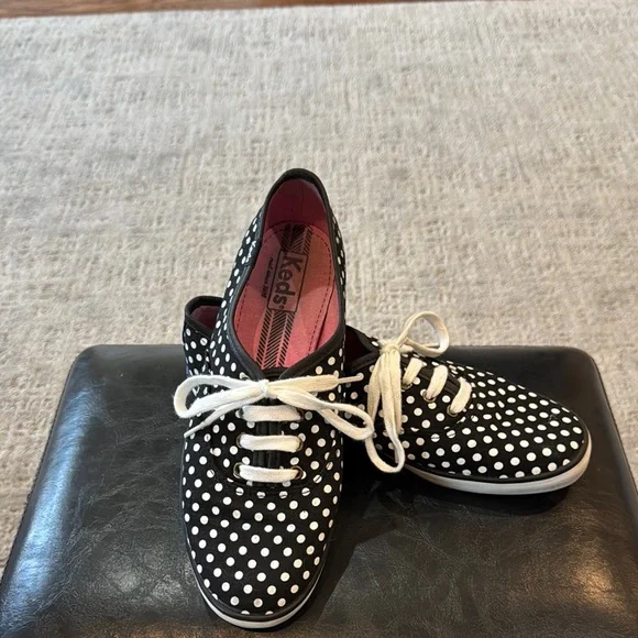 Keds size 8 Classic Black and White Polka Dot Shoes - Picture 1 of 6